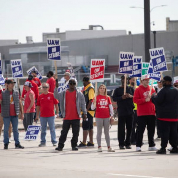 United Auto Workers experiences ‘overwhelming’ public support on Day 4 of its strike